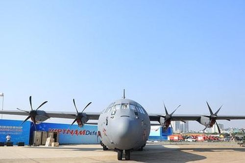 Quân đội Mỹ mang những khí tài nào tới triển lãm tại sân bay Gia Lâm?