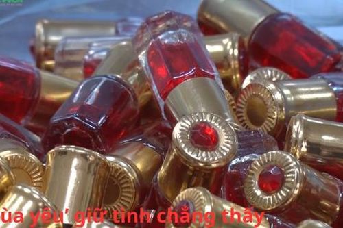 'Bùa yêu' giữ tình chẳng thấy, chỉ thấy mất tiền