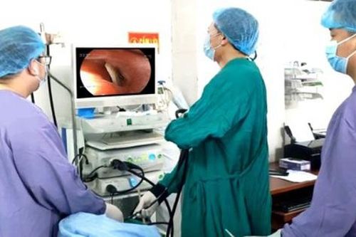 Bé gái 7 tuổi ở Tuyên Quang nhập viện gấp sau khi ăn cháo sáng