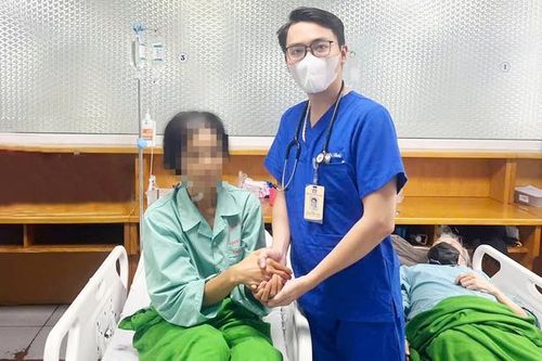 Người phụ nữ đi cấp cứu gấp sau khi ăn thịt lợn cuốn loại lá này
