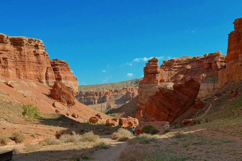 Tôi ngỡ ngàng ngắm hẻm núi 12 triệu năm tuổi ở Kazakhstan