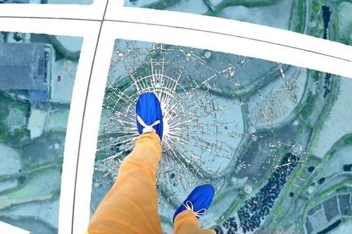 Cầu kính 'đi đến đâu, nứt đến đó' ở Trung Quốc