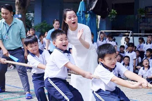 TP.HCM thưởng tiền cho học sinh đoạt giải thể thao, văn nghệ