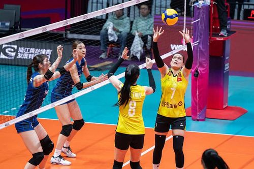 Sao bóng chuyền Việt Nam đứng đầu thế giới, xếp trên nhà vô địch Olympic và 161 VĐV, được Liên đoàn Italy khen ngợi