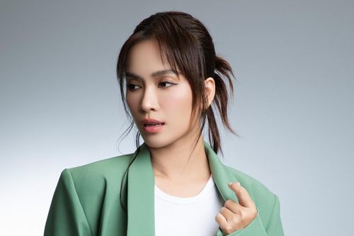 Ái Phương chẳng lo hết thời dù tự nhận 'không phải ngôi sao'