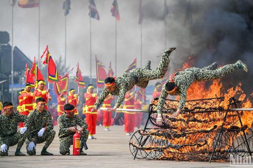 Mãn nhãn màn biểu diễn tinh nhuệ của các chiến sĩ Quân đội nhân dân Việt Nam