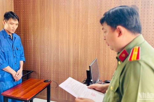 Khởi tố 2 đối tượng mua bán, tàng trữ trái phép vũ khí quân dụng