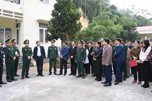 Kiểm tra công tác chuẩn bị chương trình 'Xuân Biên phòng ấm lòng dân bản'