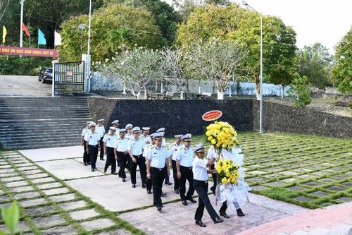 Hải quân tiếp tục tổ chức nhiều hoạt động kỷ niệm Ngày thành lập Quân đội nhân dân Việt Nam