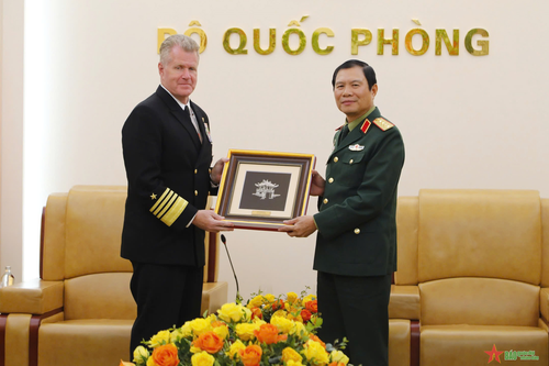 Đại tướng Nguyễn Tân Cương tiếp Tư lệnh Bộ tư lệnh Ấn Độ Dương - Thái Bình Dương Hoa Kỳ