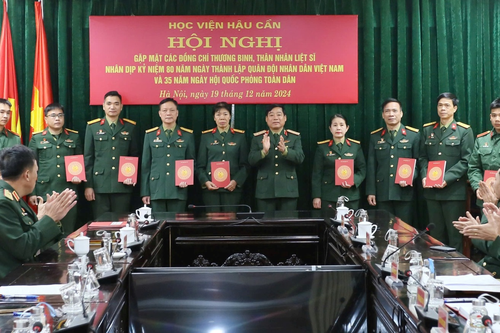Học viện Hậu cần gặp mặt các thương binh, thân nhân liệt sĩ nhân dịp 22-12
