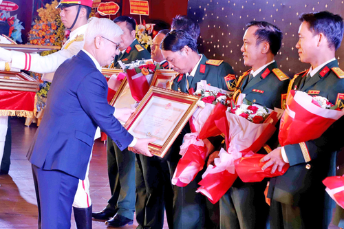 Bình Dương khen thưởng nhiều tập thể, cá nhân đóng góp xây dựng nền quốc phòng toàn dân