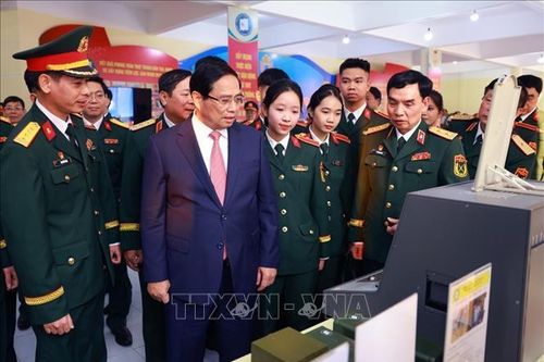 Thủ tướng Phạm Minh Chính thăm Học viện Kỹ thuật Quân sự