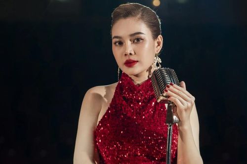 Giang Hồng Ngọc: 'Thời trẻ tôi yêu ai là yêu đâm đầu'