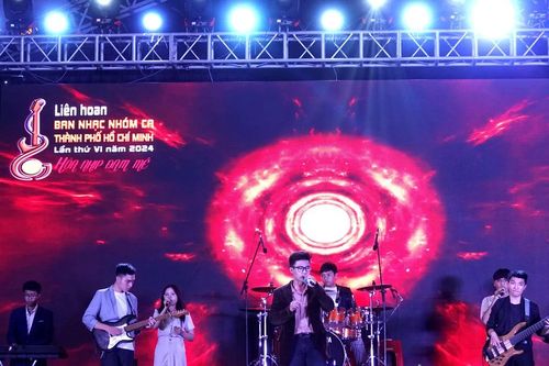 Người trẻ 'cháy' hết mình tại liên hoan âm nhạc 'Hòa nhịp đam mê'