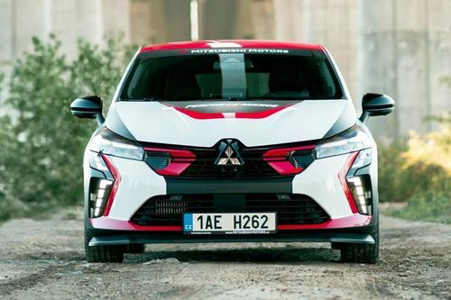 'Soi' Mitsubishi Colt Performance bản đặc biệt trang bị số sàn