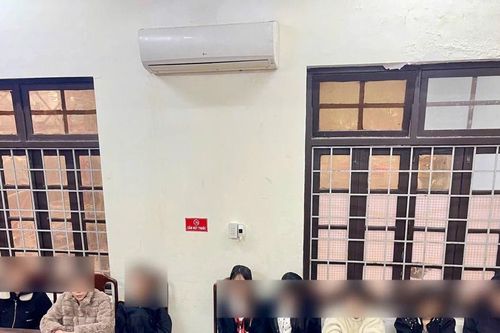 Phát hiện 11 thanh thiếu niên dương tính với ma túy, tàng trữ vũ khí