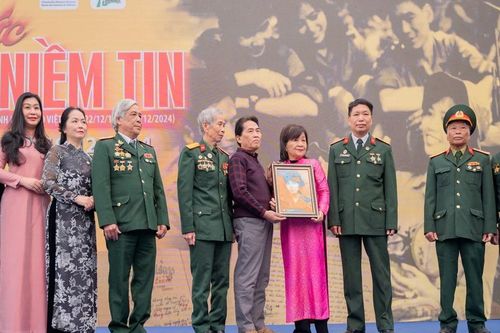 Điểm nhấn đầy cảm xúc tại triển lãm 'Ký ức và niềm tin'