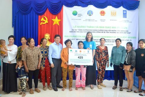 Gần 5.000 ngôi nhà chống chịu thiên tai đã được trao tặng cho người dân