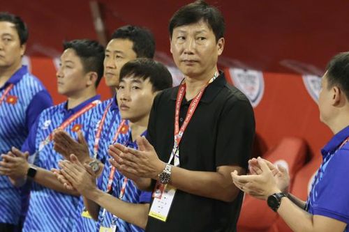 Huấn luyện viên Kim Sang-sik nói gì sau trận Việt Nam hòa kịch tính Philippines?