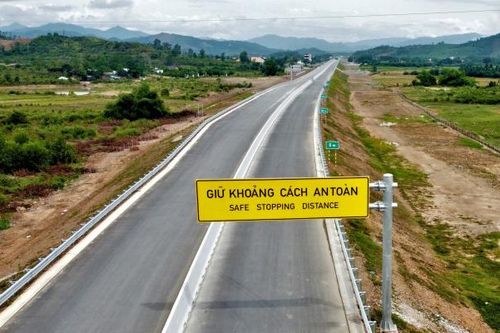 Xem xét khai thác sớm 70km cao tốc Vân Phong - Nha Trang