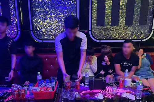 Đột kích quán karaoke, phát hiện 7 'dân chơi' đang phê ma túy