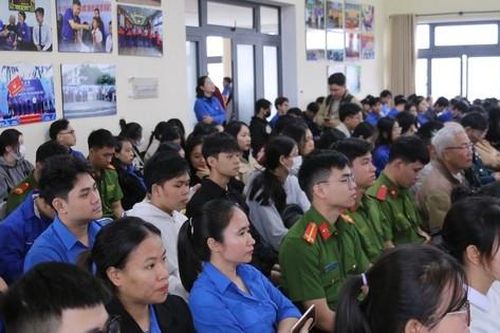 Thanh niên Đà Nẵng giao lưu với các nhân chứng lịch sử