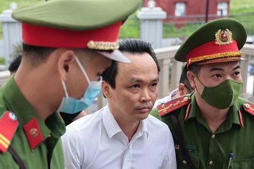 Ông Trịnh Văn Quyết cùng hai em gái chuẩn bị hầu tòa phúc thẩm