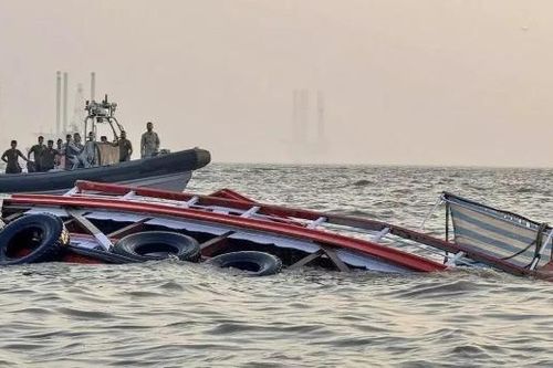 Xuồng hải quân Ấn Độ đâm lật phà, 13 người thiệt mạng
