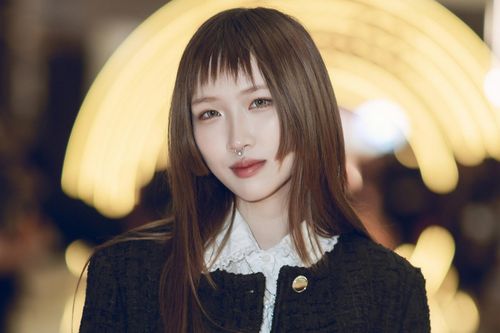 Con gái 18 tuổi xinh đẹp, cá tính của vợ chồng 'Ca sĩ đau khổ nhất'