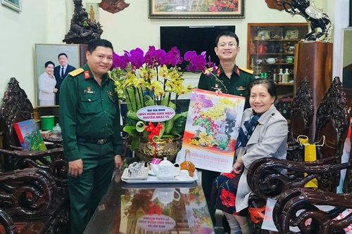 Viện kiểm sát quân sự khu vực 51 thăm, tặng quà cán bộ hưu trí