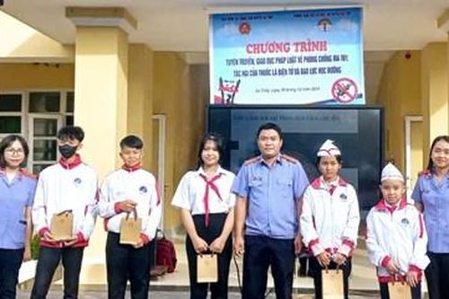 VKSND huyện Sa Thầy đẩy mạnh công tác truyền pháp luật cho học sinh