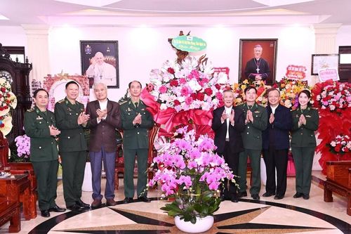 Bộ đội Biên phòng Nghệ An chúc mừng Tòa Giám mục Giáo phận Vinh nhân dịp lễ Giáng sinh