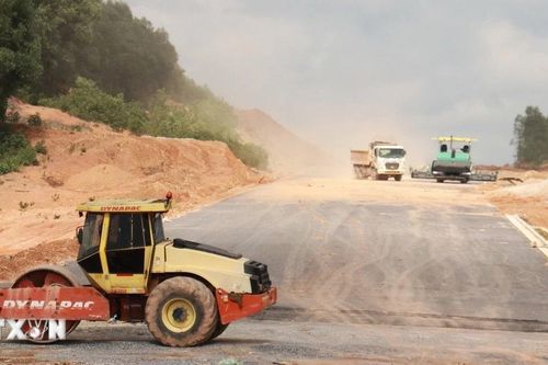 Khan hiếm việc làm, nhiều nhà thầu xây dựng đang 'phá giá'