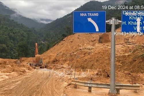 Khánh Hòa: Đèo Khánh Lê thông tuyến một làn xe sau 4 ngày khắc phục sạt lở