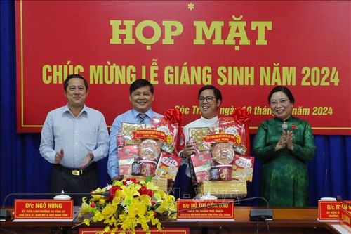 Thăm, chúc mừng các tổ chức tôn giáo nhân dịp Lễ Giáng sinh