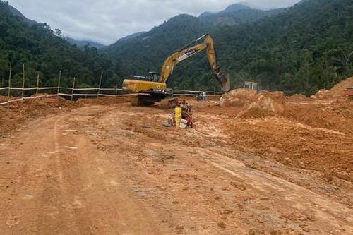 Thông xe đèo Khánh Lê sau 4 ngày bị tê liệt do sạt lở