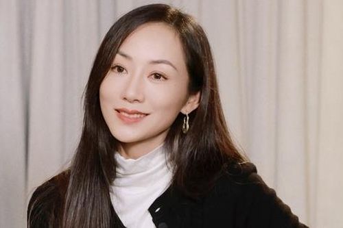 Cuộc sống nhung lụa trong biệt thự 1.100 tỷ đồng của 'Bạch cốt tinh' đẹp nhất màn ảnh