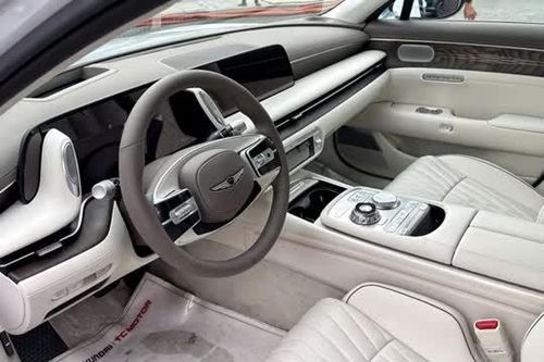 Cận cảnh đối thủ của Mercedes-Benz S-Class và BMW 7 Series tại Việt Nam