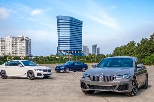 Ô tô giảm giá trăm triệu đồng hút khách mua xe dịp Tết