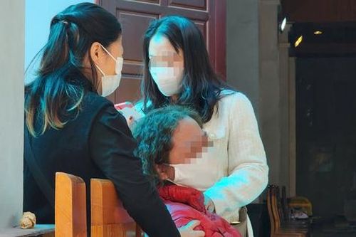 Vụ cháy quán cà phê khiến 11 người tử vong: Đau xót cảnh chờ xác định danh tính người thân