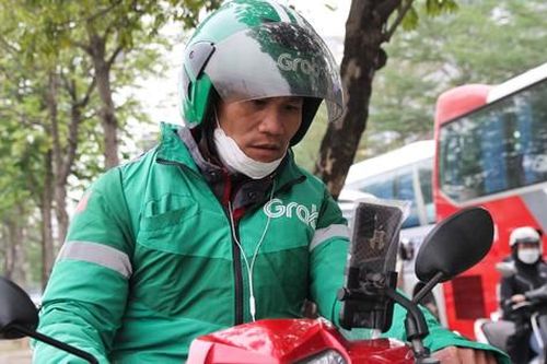 Đề xuất cấp thẻ hành nghề cho xe ôm là nằm ngoài quy định của luật?