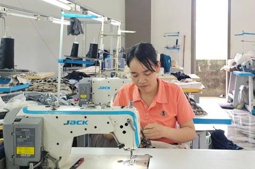 60% lao động tại khu công nghiệp, khu chế xuất là nữ, chủ yếu ở độ tuổi 25-40