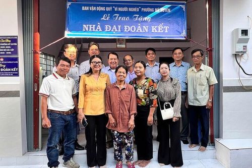 Trao nhà Đại đoàn kết phường Mỹ Xuyên
