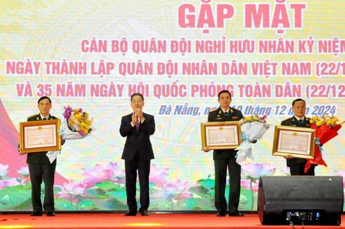 Gặp mặt hơn 2.500 cán bộ quân đội nghỉ hưu cấp tướng, tá