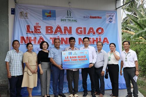 Bàn giao căn nhà thứ 11 trong chương trình 'Xây 100 căn nhà tình nghĩa'