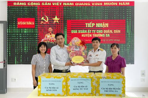 Hội Nông dân tỉnh trao quà Tết cho nhân dân huyện đảo Trường Sa