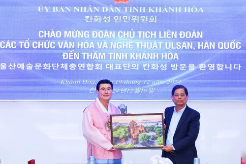 Chủ tịch UBND tỉnh Nguyễn Tấn Tuân tiếp đoàn công tác Liên đoàn các tổ chức Văn hóa và Nghệ thuật TP. Ulsan