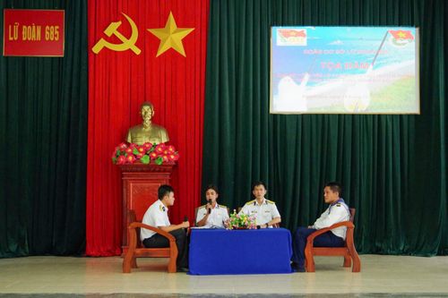 Tọa đàm Tuổi trẻ Lữ đoàn 685 'Tự hào truyền thống - Viết tiếp chiến công - Xứng danh Bộ đội Cụ Hồ'