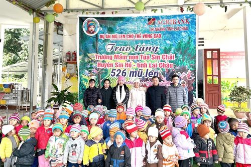 Trao tặng 526 mũ len cho học sinh
